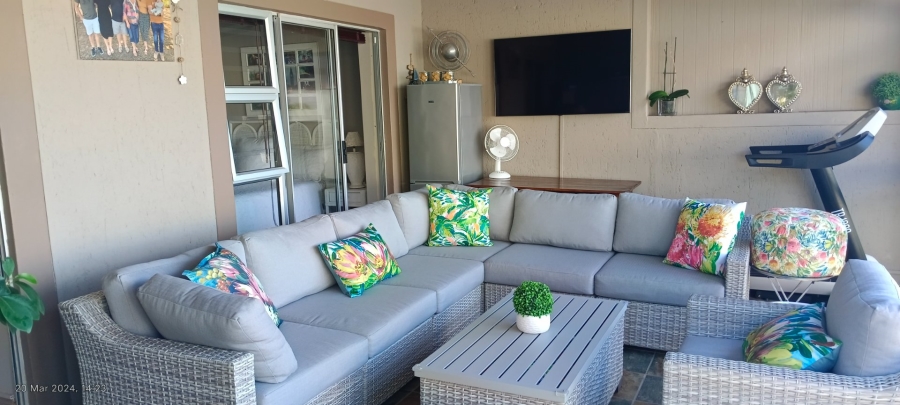 3 Bedroom Property for Sale in Menkenkop Western Cape